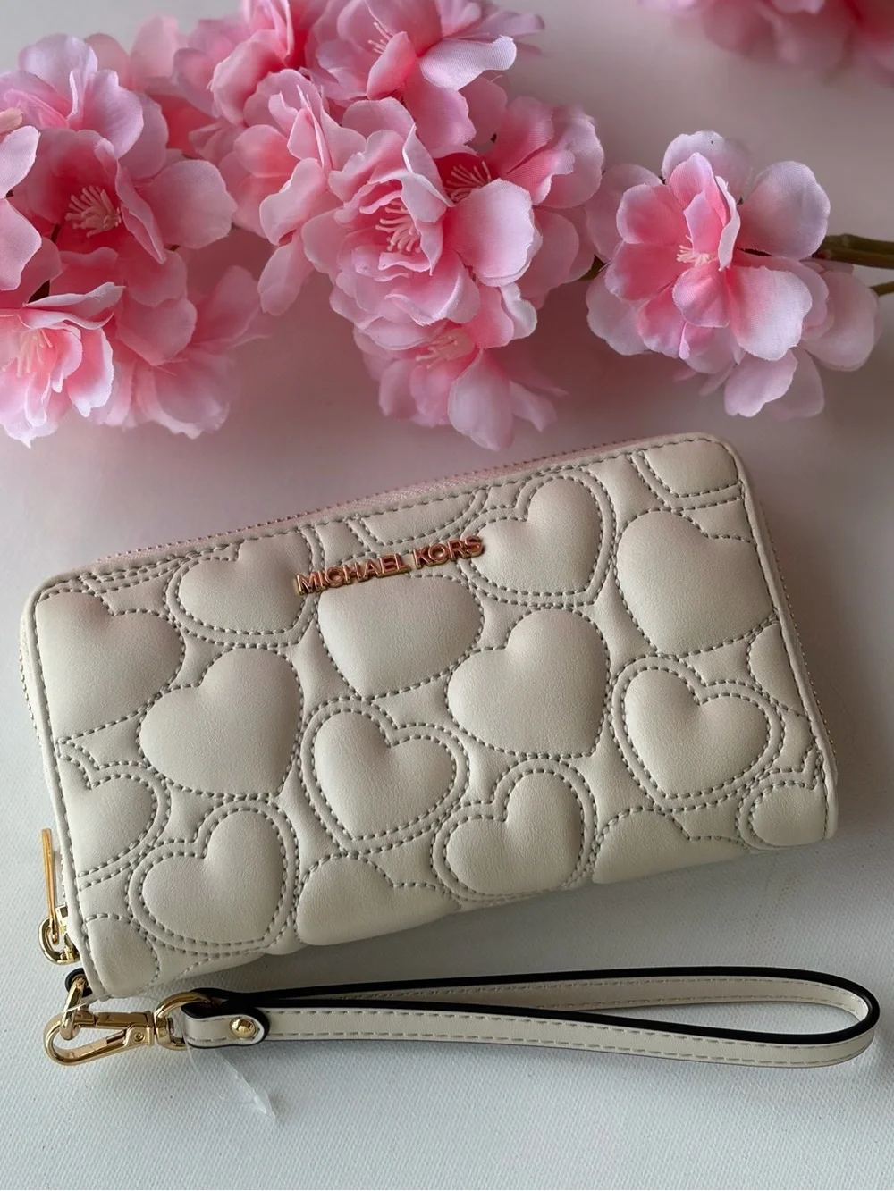 Michael Kors Cream Quilted Heart Zip-Around Wristlet
